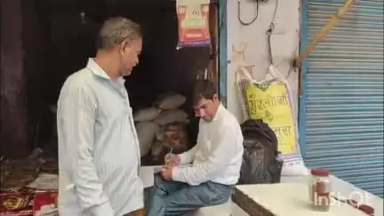 मैनपुरी: लैनगंज बाजार और झम्मनलाल मंडी में खाद्य विभाग की टीम ने की छापेमारी, कई दुकानों के लिए लिए गए सैंपल