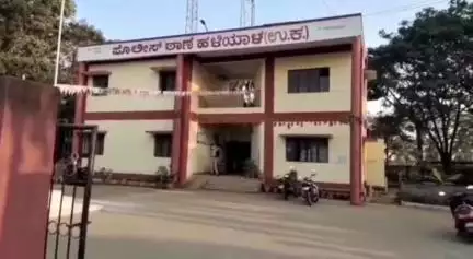 ಹಳಿಯಾಳ: ಕಳೆದು ಹೋಗಿದ್ದ ಮೊಬೈಲ್'ಗಳನ್ನು ಪತ್ತೆ ಹಚ್ಚಿ ಪೊಲೀಸ್ ಠಾಣೆಯಲ್ಲಿ ವಾರಿಸುದಾರರಿಗೆ ಒಪ್ಪಿಸಿದ ಪಿಎಸ್ಐ