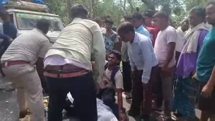 पतरातू: मांडू आरा कांटा में पिकअप वैन और बाइक की टक्कर, बाइक सवार की मौके पर ही दर्दनाक मौत