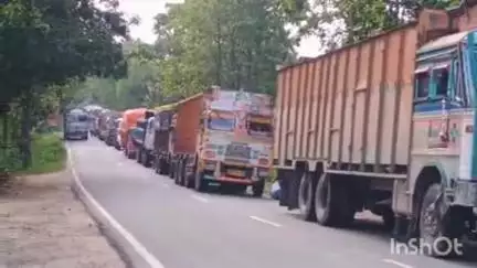 लातेहार: उपायुक्त के निर्देश पर सुबह 7-8 और दोपहर 1-3 बजे तक शहर में ई-रिक्शा की एंट्री होगी