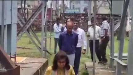 हिण्डौन: जयपुर डिस्कॉम की प्रबंध निदेशक आरती डोगरा ने रीको में बिजली विभाग के सहायक अभियंता कार्यालय अधिकारियों के साथ बैठक की