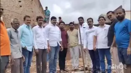 వికారాబాద్: మద్గుల చిట్టెంపల్లి, లాలాగూడ లో ఇందిరమ్మ ఇళ్లకు భూమి పూజ చేసిన పిఎసిఎస్ డైరెక్టర్,పట్టణ అధ్యక్షులు