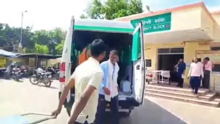 उन्नाव: सफीपुर कोतवाली क्षेत्र में हरदोई मार्ग पर विशाल सड़क हादसे में 16 लोग घायल, 13 को जिला अस्पताल रेफर, 11 घायल पहुंचे