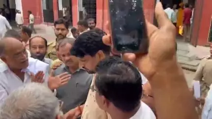 शाहजहांपुर:विद्यालयों के विलय के खिलाफ कांग्रेस का प्रदर्शन, राज्य सरकार के फैसले को बताया छात्र विरोधी