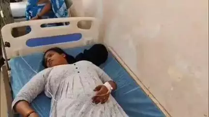 పట్టణంలోని తెలుగు గంగ కాలనీ బీసీ హాస్టల్లో కలుషిత ఆహారం తిని విద్యార్థులకు అస్వస్థత