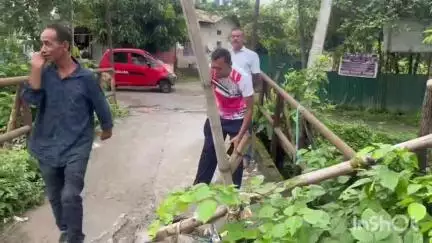 টেঙাখাত: দুলীয়াজানৰ নতুন ক'লনী গাঁৱৰ দলঙৰ এটা অংশ ভাঙি পৰাৰ পাছতেই নিৰ্মাণৰ দাবীত অঞ্চলটোৰ ৰাইজৰ প্ৰতিবাদ