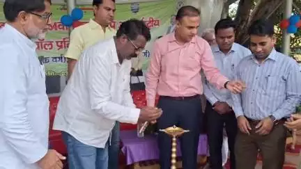 सिमडेगा: परमवीर अल्बर्ट एक्का स्टेडियम में 64वीं सुब्रतो कप फुटबॉल टूर्नामेंट में शामिल हुए कोलेबिरा विधायक
