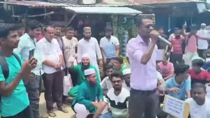 করিমগঞ্জ: আমসুর নেতৃত্বে রাস্তা সংস্কারের দাবি নিয়ে ফকিরাবাজার FN অবরোধ,অবরোধস্থলে বিশাল পুলিশ বাহিনী
