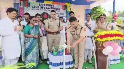 বারাসাত ১: কদম্বগাছিতে গোলাবাড়ি ট্র্যাফিক পুলিশের উদ্যোগে হল 'সেফ ড্রাইভ সেভ লাইফ' কর্মসূচি ও নতুন ট্র্যাফিক বুথের উদ্বোধন
