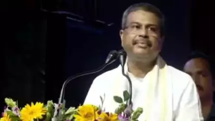 ଛେଣ୍ଡିପଦା: ଜଗନ୍ନାଥ ମନ୍ଦିର ସମୁଖ ପଡିଆରେ ଗରିବ କଲ୍ୟାଣ ଯୋଜନା କାର୍ଯ୍ୟକ୍ରମରେ ଯୋଗଦେଲେ କେନ୍ଦ୍ର ଶିକ୍ଷା ମନ୍ତ୍ରୀ ଧର୍ମେନ୍ଦ୍ର ପ୍ରଧାନ l