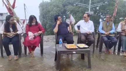 डीडीहाट: जिलाधिकारी विनोद गोस्वामी ने डीडीहाट विकासखंड के मलाय नाथ मंदिर में जाकर की पूजा-अर्चना