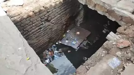 मथुरा: गोवर्धन चौराहे पर नाला सफाई के दौरान जिम्मेदार नाले को टैपिंग करना भूले,नाल हादसों को दे रहा न्योता #जनसमस्या
