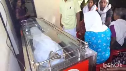ഏറനാട്: അയൽവാസി വഴി അടച്ചു, വഴി കിട്ടാതെ അമ്മയുടെ മൃതദേഹം മറവ് ചെയ്യില്ലെന്ന് കുടുംബം, സംഭവം കൊടശ്ശേരിയിൽ