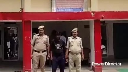 पटियाली: सिढपुरा थाना पुलिस ने ग्राम नगला धीमर से एक वारंटी अभियुक्त को गिरफ्तार कर न्यायालय में पेश किया
