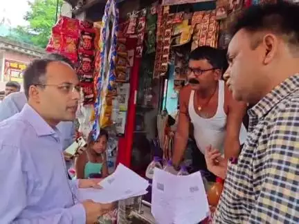 गया टाउन सीडी ब्लॉक: जिलाधिकारी शशांक शुभंकर ने बागेश्वरी और बैरागी में स्थानीय लोगों से किया संवाद