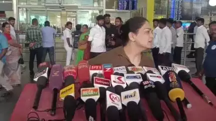 ஆலந்தூர்: லாக்கப் மரணத்திற்கு  முதலமைச்சர் தான் பொறுப்பேற்க வேண்டும் - விமான நிலையத்தில் நடிகை குஷ்பு பரபரப்பு பேட்டி