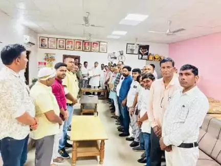 बस्ती: पेयरिंग के खिलाफ शिक्षकों का आंदोलन तेज, जनप्रतिनिधियों को सौंपा ज्ञापन