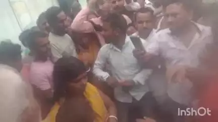 जमुई: गुगुलडीह में एक बच्चे के पिता को 6 बच्चों की महिला से ग्रामीणों ने कराई शादी, पहली पत्नी ने एसपी से लगाई गुहार