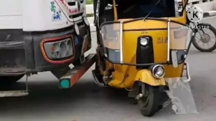మహబూబాబాద్: మహబూబాబాద్ ఫ్లైఓవర్ సమీపం వద్ద ఘోర రోడ్డు ప్రమాదం,ఆటో లారీ ఢీకొన్న గటణలో ముగ్గురు వ్యక్తులకు తీవ్రగాయాలు