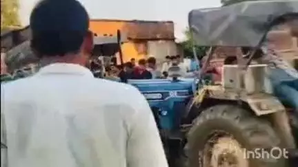 निघासन: सिद्ध बाबा से लेकर सिंगहा कला मार्ग बना संकट का रास्ता, ईंट से भरी ट्रैक्टर ट्रॉली फंसी, बड़ा हादसा टला