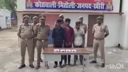 मितौली: थाना मितौली पुलिस ने पथरा मोड़ से चोरी करने वाले तीन अभियुक्तों को चोरी के माल सहित किया गिरफ्तार