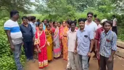 মেদিনীপুর: মেদিনীপুর রেলব্রিজের ফুটপাত বন্ধে রেলের বিজ্ঞপ্তি, বিক্ষোভে উত্তাল নদী পারের গ্রামবাসী #jansamasya