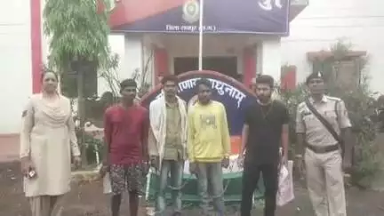अभनपुर: अभनपुर थाना क्षेत्र में पुलिस ने 4 वारंटी अभियुक्तों को गिरफ्तार कर न्यायालय भेजा