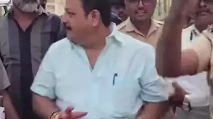 पुणे शहर: वनाज येथे मनसे अध्यक्ष राज ठाकरे यांच्याबद्दल आक्षेपार्ह पोस्ट करणाऱ्या तरुणाला मनसे कार्यकर्त्यांकडून चोप