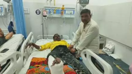 झालरापाटन: झालावाड़ के समीप उण्डवा गांव में कार की टक्कर से बाइक सवार घायल, घायल को झालावाड़ अस्पताल में भर्ती किया गया