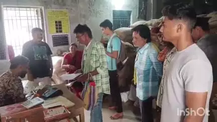 राजनांदगांव: जिले में राशन हितग्राहियों को तीन माह का राशन किया गया वितरण, 94 प्रतिशत लोगों ने लिया राशन