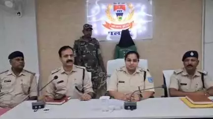 मेदिनीनगर (डालटनगंज): महुअरी के रस्सीटाड़ में पत्नी की हत्या करने वाला पति एक घंटे में गिरफ्तार, पुलिस ने भेजा जेल