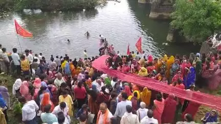 jay maa tapti @#
khedi se nikli cundri yatra