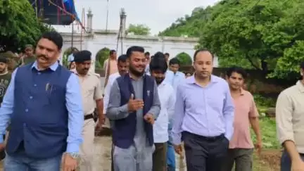 गया टाउन सीडी ब्लॉक: मोहर्रम पर्व को लेकर गया कर्बला में डीएम ने तैयारियों का जायजा लिया, कई आवश्यक दिशा-निर्देश दिए