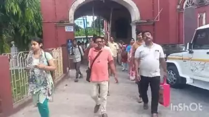 কোচবিহার ১: জেলাশাসনের দপ্তরে বিক্ষোভ দেখিয়ে ডেপুটেশন প্রদান করল উস্থীর সদস্যরা