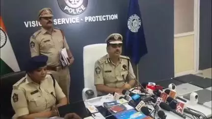 విశాఖపట్నం: 100 కోట్లకు పైగా లావాదేవీలు చేస్తున్న ఆన్లైన్ క్రికెట్ బెట్టింగ్ ముఠా గుట్టురట్టు చేసాం. పోలీస్ కమిషనర్ శంకబ్రత భాక్చి