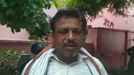 खबर औरैया से क्योंटरा मे पेड़ से लटक कर की अपनी जीवन लीला समाप्त पुलिस जांच में जूटी