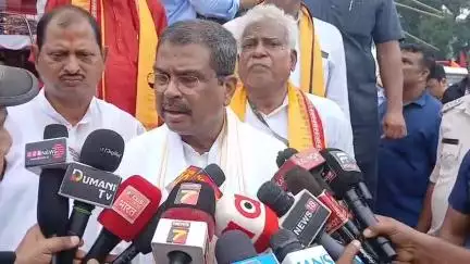 ଅନୁଗୋଳ: ହାଣ୍ଡିଧୂଆଁ ବିଦ୍ୟାଳୟରେ ଯୋଗ ଦେଇ ପ୍ରତିକ୍ରିୟା ରଖିଲେ କେନ୍ଦ୍ରମନ୍ତ୍ରୀ ଧର୍ମେନ୍ଦ୍ର ପ୍ରଧାନ