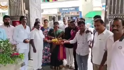 పిఠాపురం మహాలక్ష్మి అమ్మవారి దేవస్థానంలో వారాహి అమ్మవారిని దర్శించుకున్న మాజీ ఎంపీ వంగా గీతా విశ్వనాధ్.