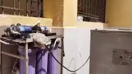 चंदौली: इंचार्ज खलील अहमद की उदासीनता से जिला अस्पताल की स्थिति बदहाल, RO मशीन की पाइप फटी, वार्ड का पंखा बिगड़ा, मरीज परेशान