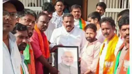 డోన్ లో రైల్వే సమస్యలను పరిష్కరించాలంటూ ఎంపీ ,ఎమ్మెల్యేను కోరిన బిజెపి నాయకులు