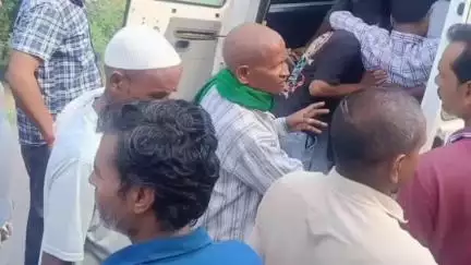 नवाबगंज: जहांगीराबाद में दो बाइकों की आमने-सामने जोरदार टक्कर, चार लोग घायल, अस्पताल में कराया गया भर्ती