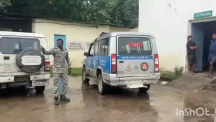 उदयपुर धरमजयगढ़: खम्हार गांव में काम करके घर लौटे पति पर पत्नी के साथ बैठे युवक ने चाकू से किया हमला