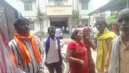उन्नाव: मुरेड़ा गांव में शौच क्रिया के दौरान तालाब में डूबने से युवक की मौत, पोस्टमार्टम हाउस पहुंचे परिजनों ने दी जानकारी