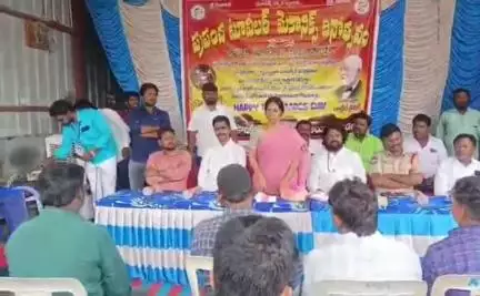 అలంపూర్: టువిలర్ మేకానిక్ లు వైద్యులతో సమానం:అయిజ మండల తహసిల్దార్ జ్యోతి