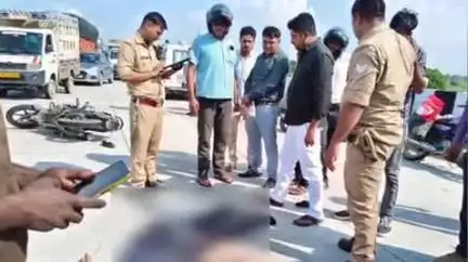फतेहपुर: अल्लीपुर NH2 में अज्ञात वाहन की टक्कर से बाइक सवार की हुई मौत, पुलिस मौके पर मौजूद