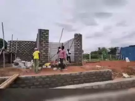 సోషల్ మీడియా దెబ్బ..... అనంతపురం నగరంలో అక్రమంగా నిర్మిస్తున్న కట్టడాన్ని కూల్చేసిన నగరపాలక సంస్థ అధికారులు