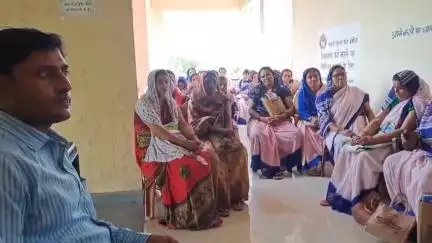 मोतिहारी: संग्रामपुर पीएचसी में आशा दिवस के अवसर पर आयोजित की गई बैठक