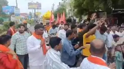 खंडवा नगर: महाराष्ट्र के अमरावती से निशान लेकर श्रद्धालुओं का दल खंडवा पहुंचा