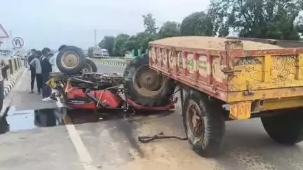 అసిఫాబాద్: రెబ్బెన లో ట్రాక్టర్ బోల్తా పడి డ్రైవర్ కి తీవ్ర గాయాలు