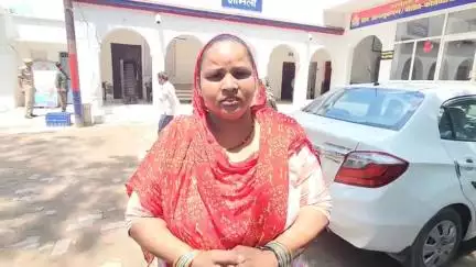 शामली नेशनल हाइवे पर महिला व बेटी से दबंगों ने की छेड़छाड़, अपहरण की धमकी का वीडियो वायरल

#ShamliNews #UPCrime #HighwayHarassment #ShamliIncident #Wom